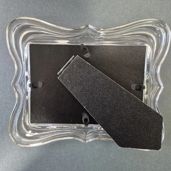 Elegant Clear Glass Picture Frame - Crystal? - Picture 5 of 7